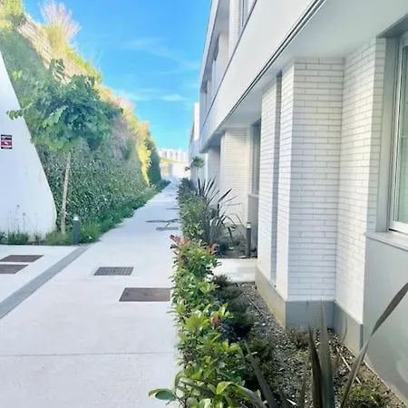 Stunning Three Bedroom Townhouse With Great Views! Apartment