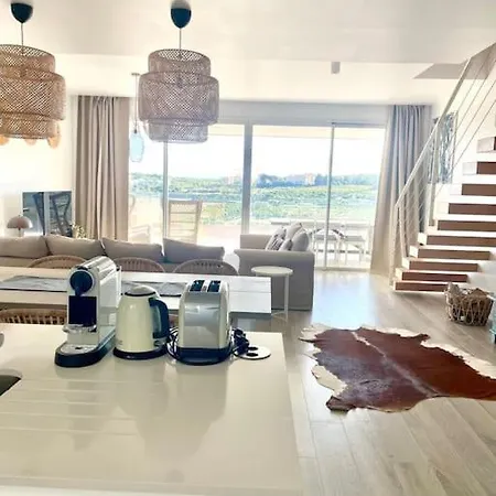 Stunning Three Bedroom Townhouse With Great Views! Apartment