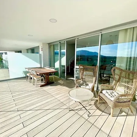 Apartment Stunning Three Bedroom Townhouse With Great Views! *