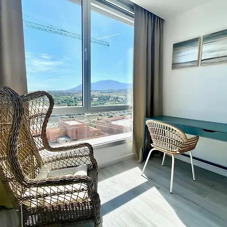 Apartment Stunning Three Bedroom Townhouse With Great Views!