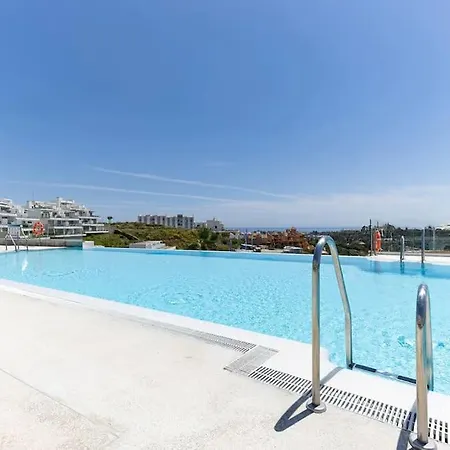 Stunning Three Bedroom Townhouse With Great Views! Apartment