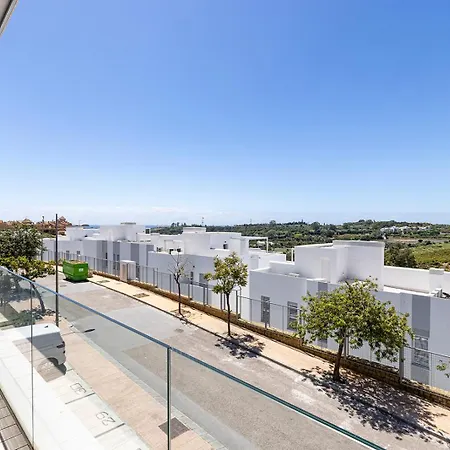 Stunning Three Bedroom Townhouse With Great Views! Apartamento
