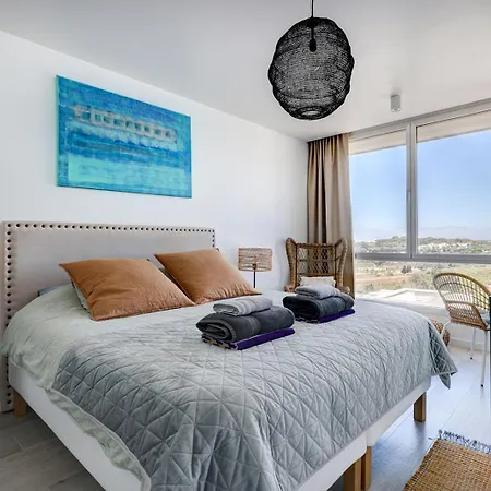 Stunning Three Bedroom Townhouse With Great Views! Apartment *