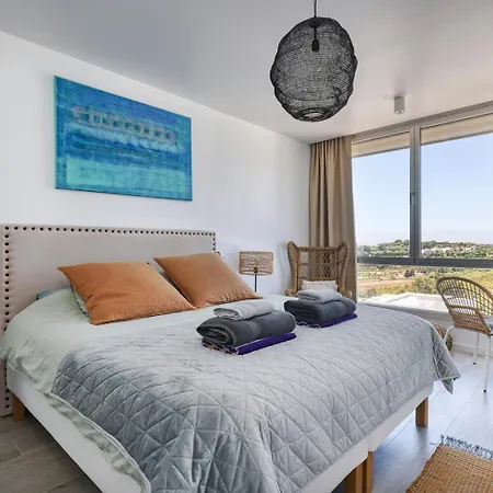 Stunning Three Bedroom Townhouse With Great Views! Apartment *