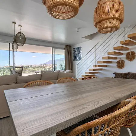 Stunning Three Bedroom Townhouse With Great Views! Apartment