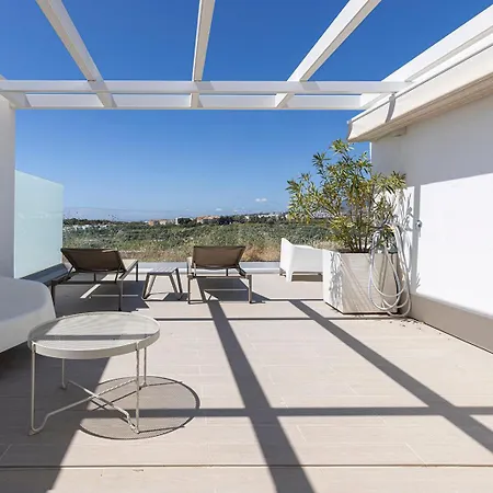 Stunning Three Bedroom Townhouse With Great Views! Apartmán