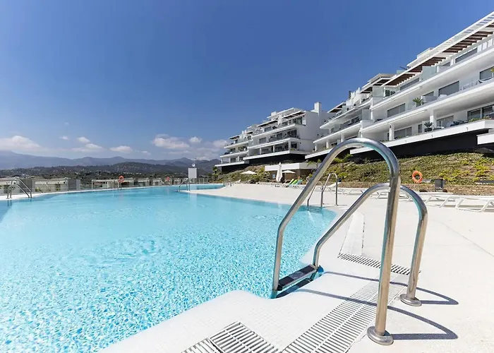 Stunning Three Bedroom Townhouse With Great Views! 아파트 에스테포나